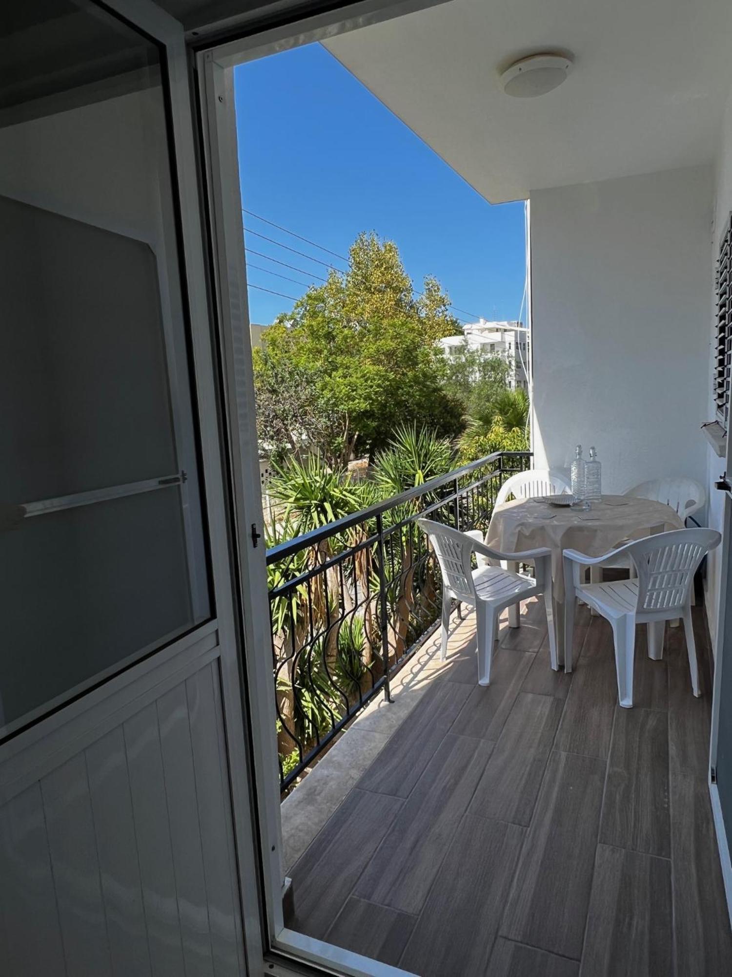 Stylish 3 Bedroom Apartment In ไคริเนีย ภายนอก รูปภาพ