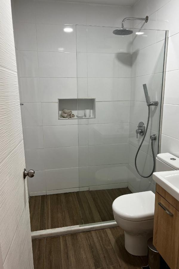 Stylish 3 Bedroom Apartment In ไคริเนีย ภายนอก รูปภาพ