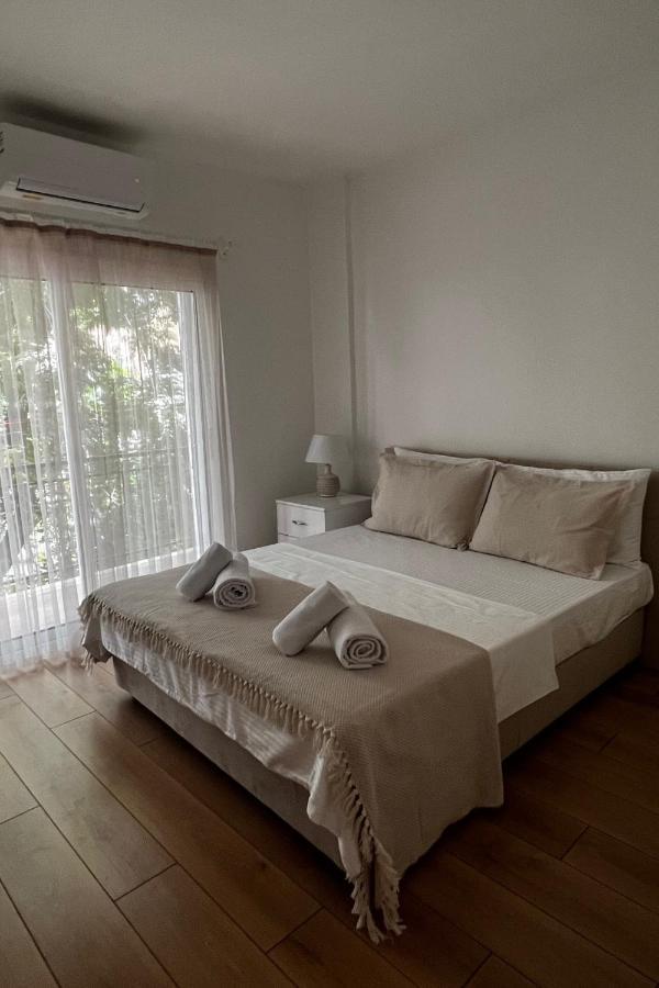 Stylish 3 Bedroom Apartment In ไคริเนีย ภายนอก รูปภาพ