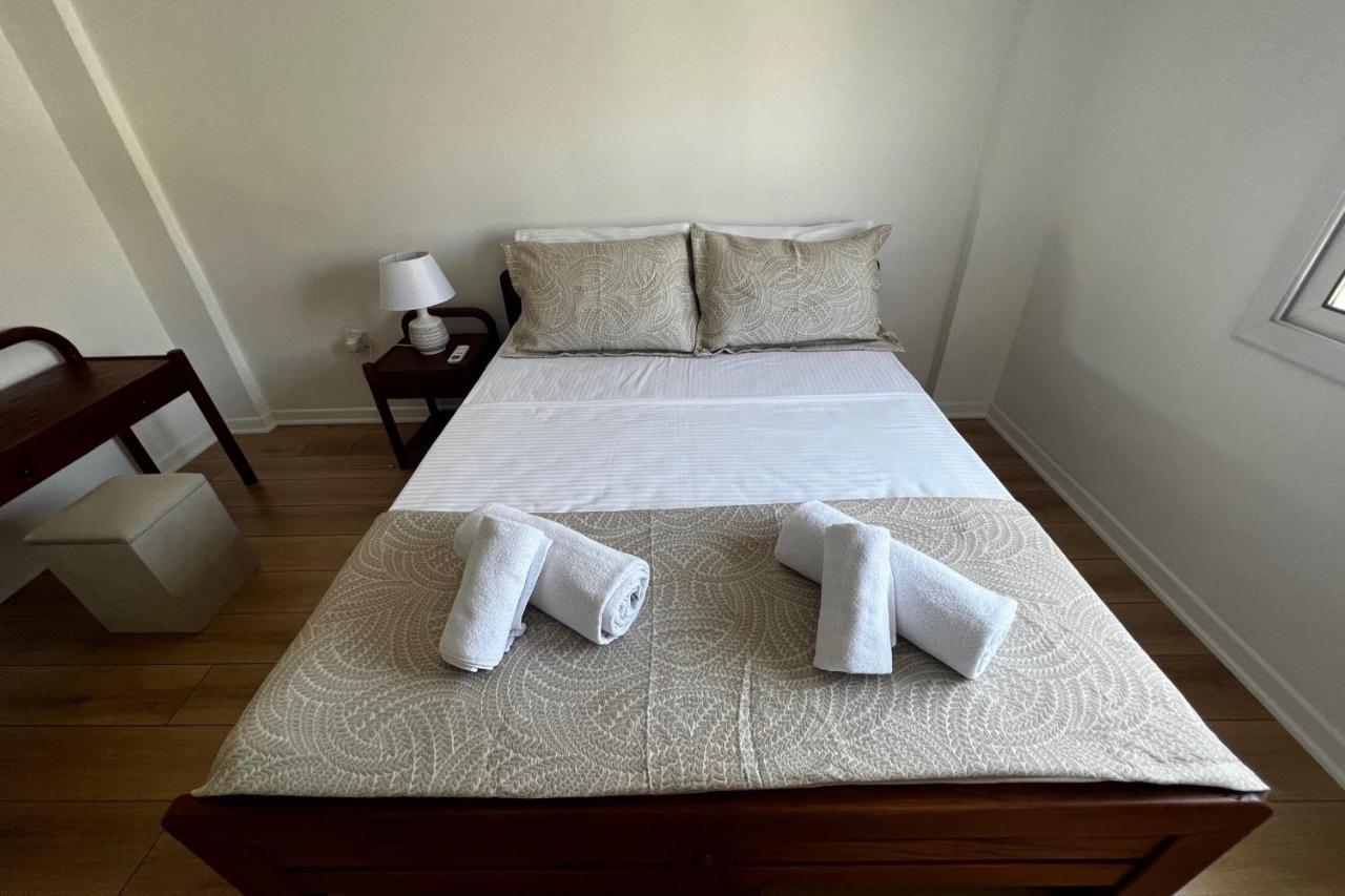 Stylish 3 Bedroom Apartment In ไคริเนีย ภายนอก รูปภาพ