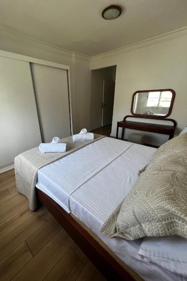 Stylish 3 Bedroom Apartment In ไคริเนีย ภายนอก รูปภาพ