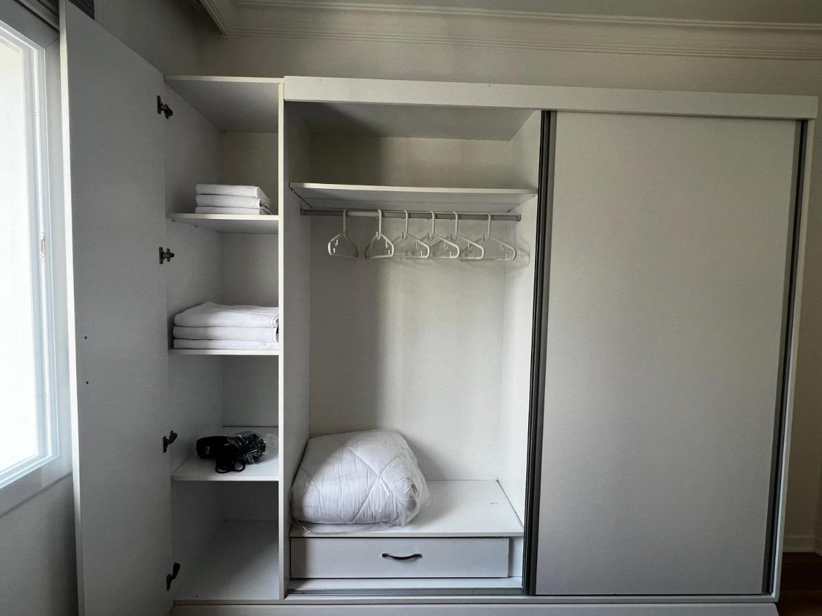 Stylish 3 Bedroom Apartment In ไคริเนีย ภายนอก รูปภาพ