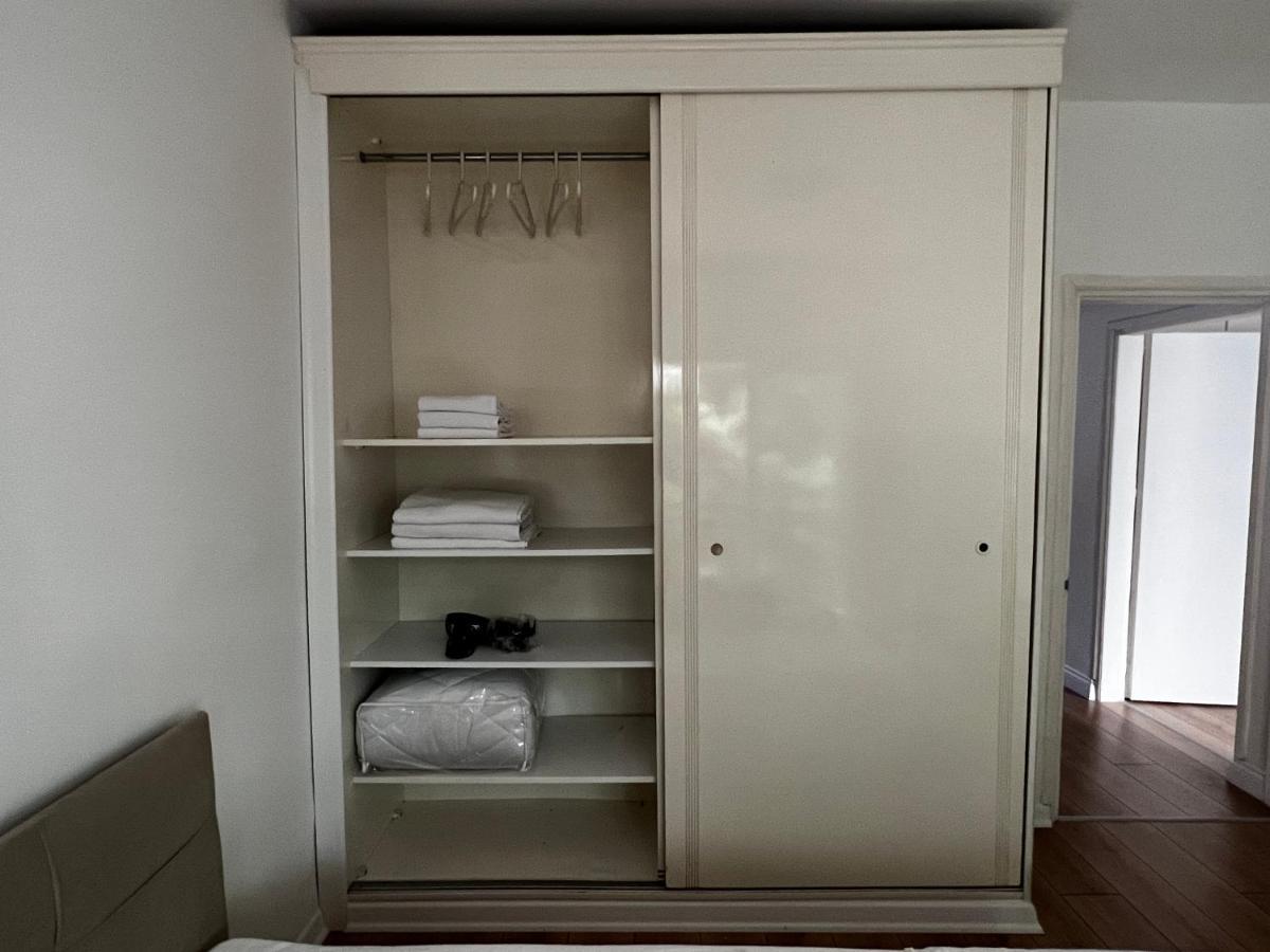 Stylish 3 Bedroom Apartment In ไคริเนีย ภายนอก รูปภาพ